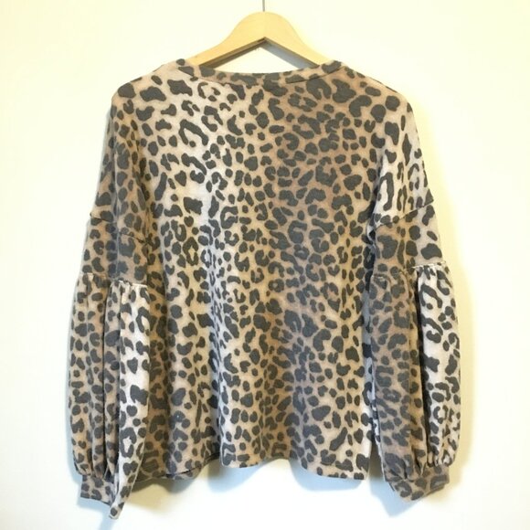 Soft Leopard Print Statement Sleeve Top - Picture 4 of 16